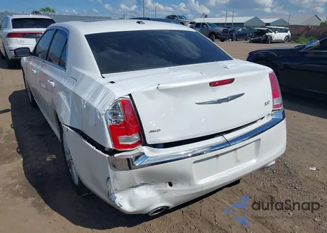 2014 Chrysler 300 z USA, uszkodzony, nr VIN 2C3CCARG0EH298020